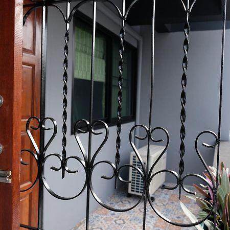 Albergue Tangmo House Chiang Mai Exterior foto